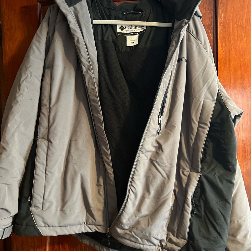 Columbia Men's Gray and Black Performance Jacket